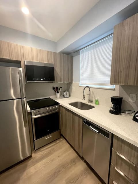 Las Olas Studio W Parking 10 min to FLL and beach Apartment in Hollywood