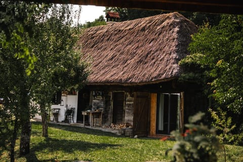 Property building, Natural landscape, Garden view, Mountain view