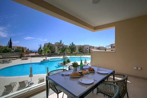 View (from property/room), Balcony/Terrace, Dining area, Pool view, Sea view, Swimming pool