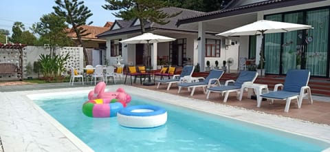 Balcony/Terrace, Swimming pool, sunbed