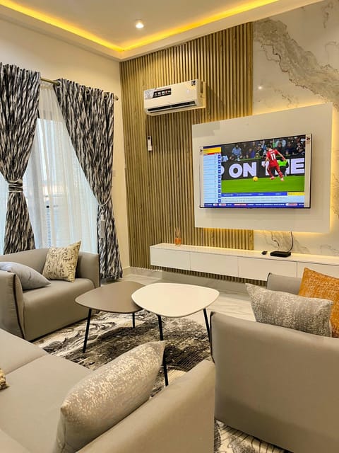 Game Room, TV and multimedia, Living room, Seating area, air conditioner