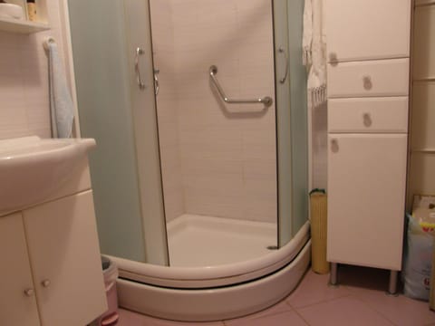 Bathroom, Area and facilities