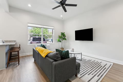 StayAE Downtown - 1BR Apartment, Ground Floor Apartment in Baton Rouge