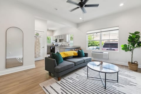 StayAE Downtown - 1BR Apartment, Ground Floor Apartment in Baton Rouge