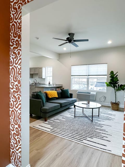 StayAE Downtown - 1BR Apartment, Ground Floor Apartment in Baton Rouge