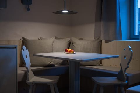 Living room, Food and drinks, Seating area, Dining area, Food