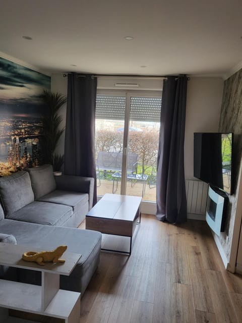 Studio cosy au RDC parking privé, térasse, wifi Apartment in Alençon