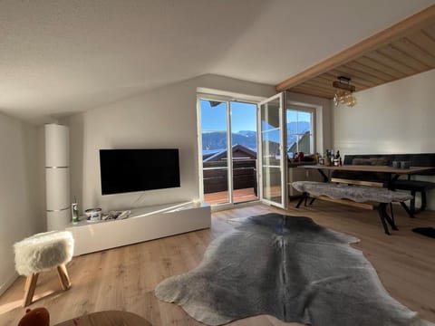 Living room, Seating area, Mountain view