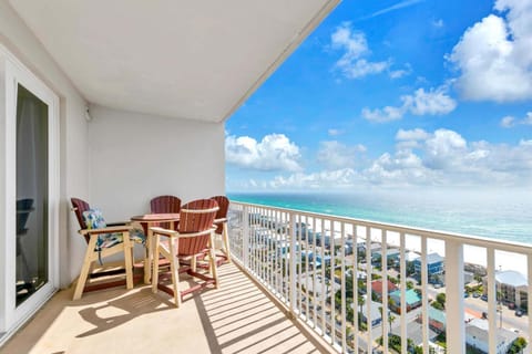 Laketown Wharf 1803 House in Long Beach