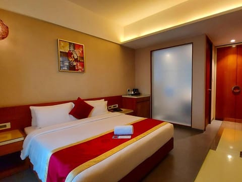 Bed, Living room, Bedroom