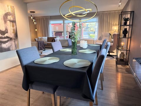 Living room, Seating area, Dining area