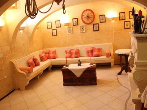 Charming Farmhouse in Gharb House in Malta