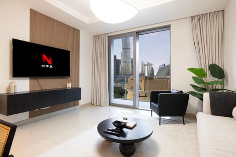 TV and multimedia, Living room, Evening entertainment