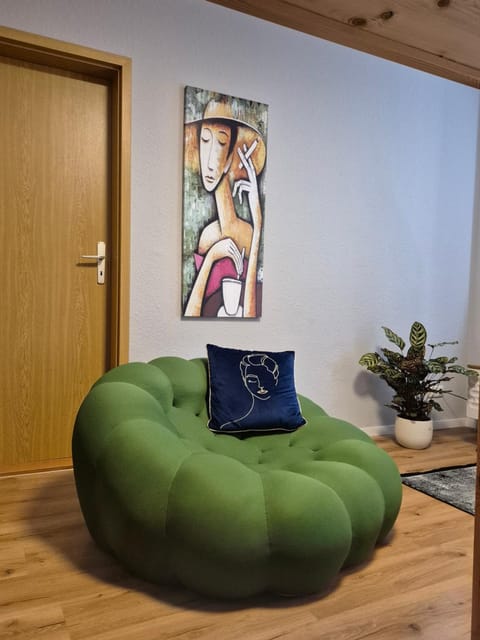 Living room, Decorative detail, Seating area