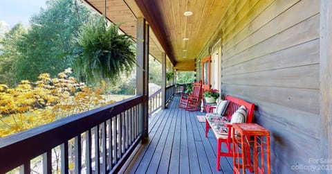 Sleepy Hollow House in Swain County