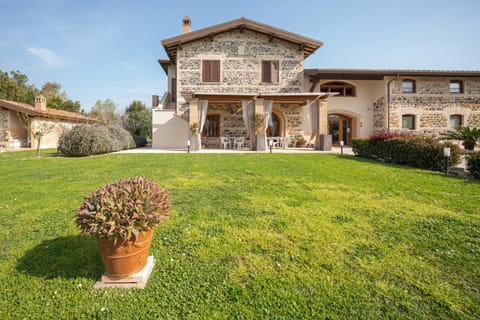 Property building, Spring, Day, Natural landscape, Garden, Garden view
