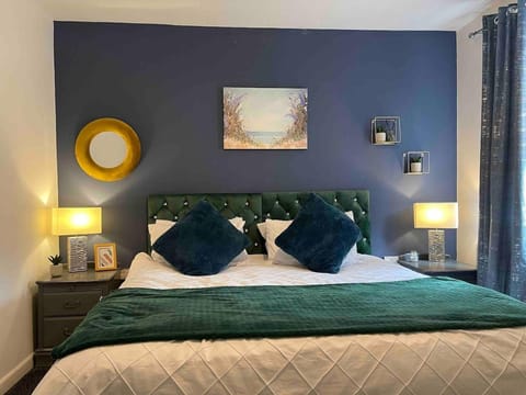 5 Bedroom House - 10 Beds - City Centre - Parking House in Cardiff