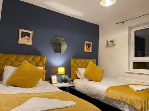 5 Bedroom House - 10 Beds - City Centre - Parking House in Cardiff