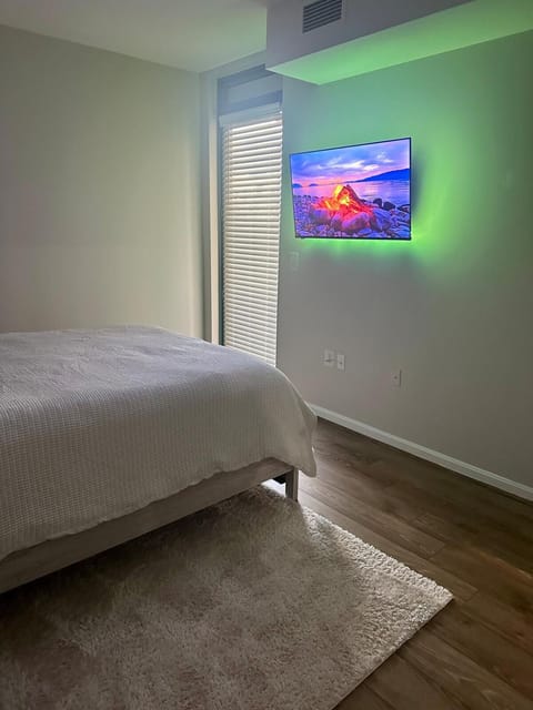 Beautiful Arlington Apartment with Pool & Parking! Apartment in Alexandria