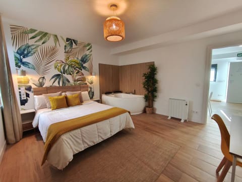 Bed, Hot Tub, Bedroom