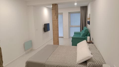 Bed, TV and multimedia