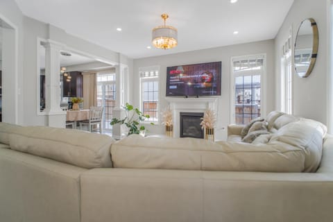 TV and multimedia, Living room, Seating area