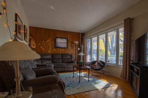 Communal lounge/ TV room, TV and multimedia, Living room, Seating area