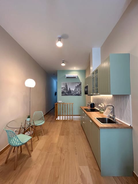 Kitchen or kitchenette, Dining area, stove