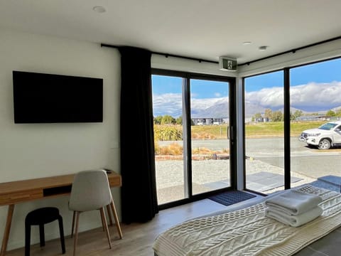 Bed, Natural landscape, TV and multimedia, View (from property/room), Quiet street view