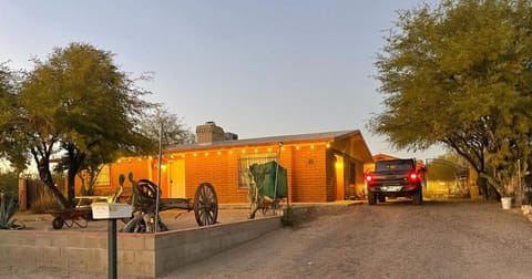 Spacious Desert Getaway Scenic Views Hammock House in Marana