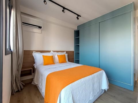 Bed, Photo of the whole room, air conditioner