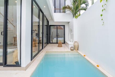 Seating area, Pool view, Swimming pool
