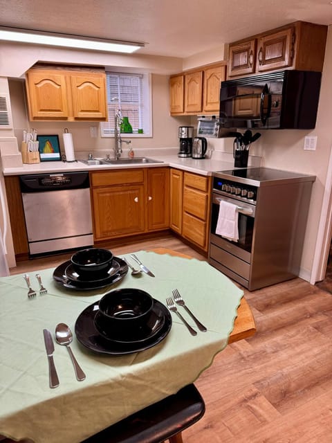 Kitchen or kitchenette, Dining area, dishwasher, oven, toaster