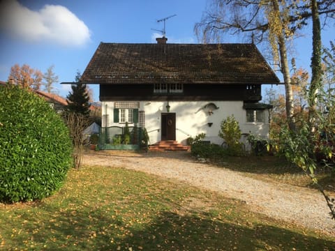 Property building, Garden, Parking