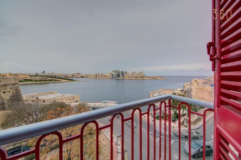 Nearby landmark, Natural landscape, View (from property/room), Balcony/Terrace, Lake view, River view, Sea view
