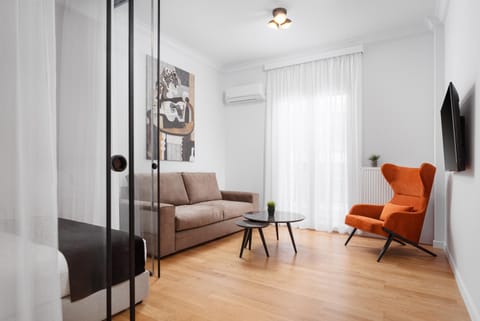 TV and multimedia, Living room, Seating area, air conditioner