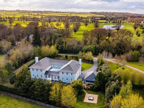 Property building, Neighbourhood, Natural landscape, Bird's eye view, Lake view