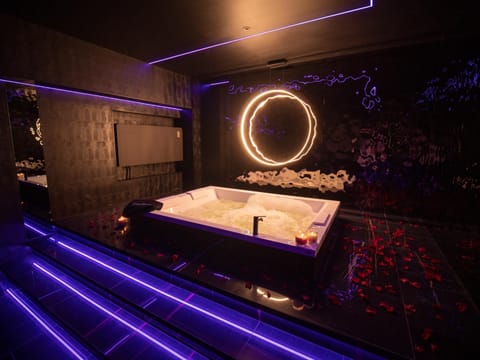 Hot Tub, Hot Tub