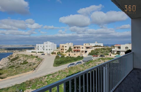 Property building, Day, Neighbourhood, Natural landscape, Sea view