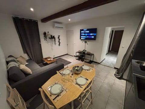 T3 avec piscine privée et aire de jeux au milieu des vignes Apartment in Vidauban