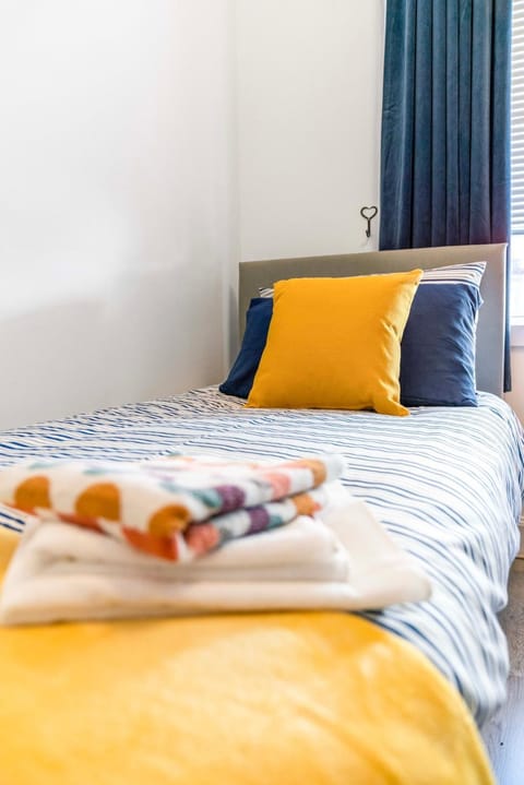 Central Kirkintilloch 2 Bed App Apartment in Scotland