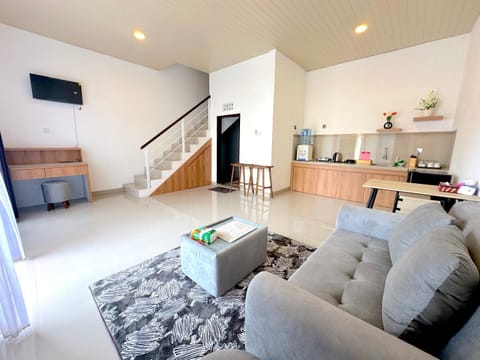 Toilet, Bathroom, TV and multimedia, Living room