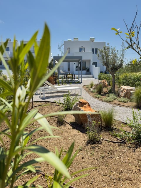 Property building, Spring, Day, Natural landscape, Garden, Garden view