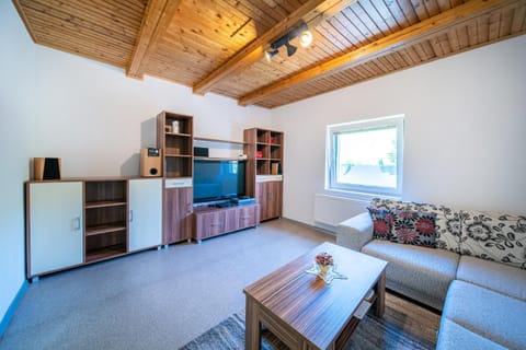 Communal lounge/ TV room, Communal lounge/ TV room, TV and multimedia, Living room, Seating area, Evening entertainment