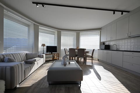 TV and multimedia, Kitchen or kitchenette, Living room, Dining area