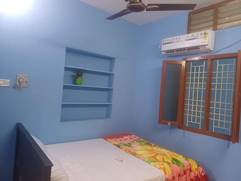 Bedroom, air conditioner