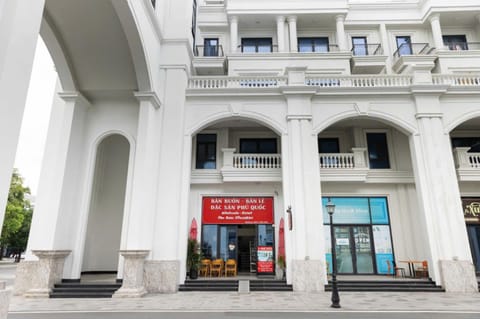 Facade/entrance