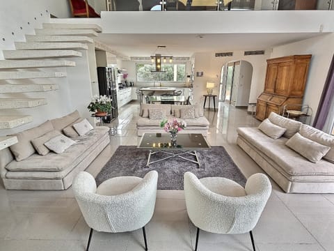 Communal lounge/ TV room, Seating area