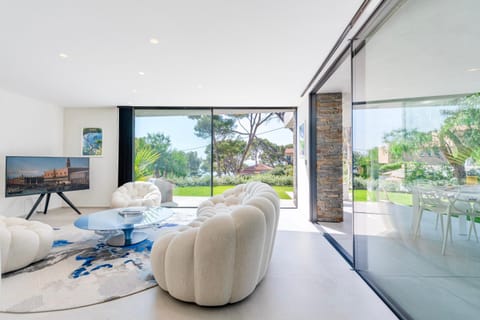 Garden, TV and multimedia, Living room, Garden view