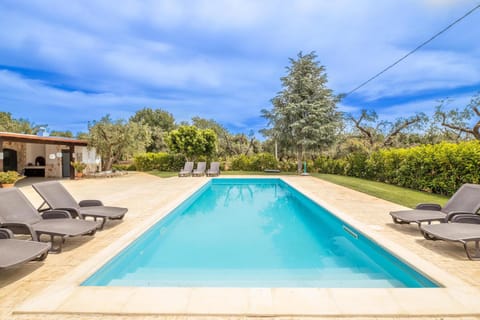 Swimming pool, sunbed